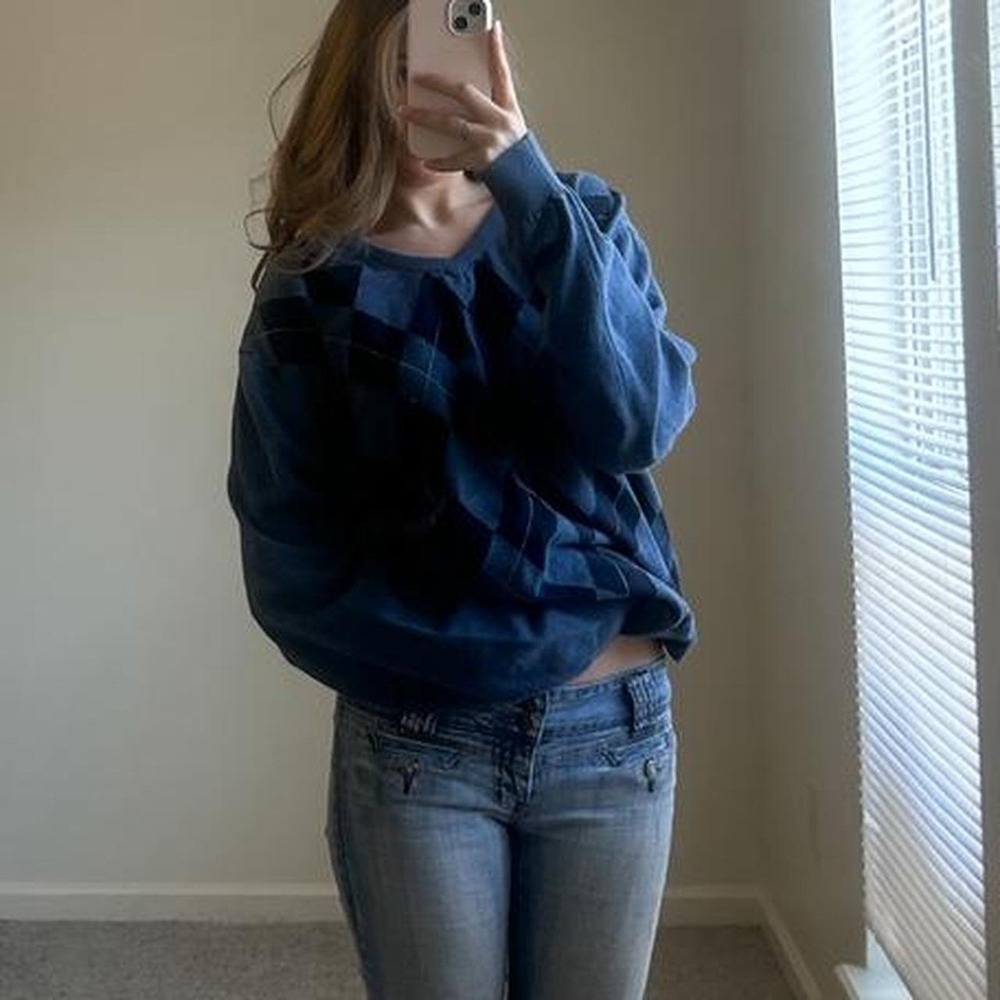 Vintage blue and navy argyle vneck classic sweater